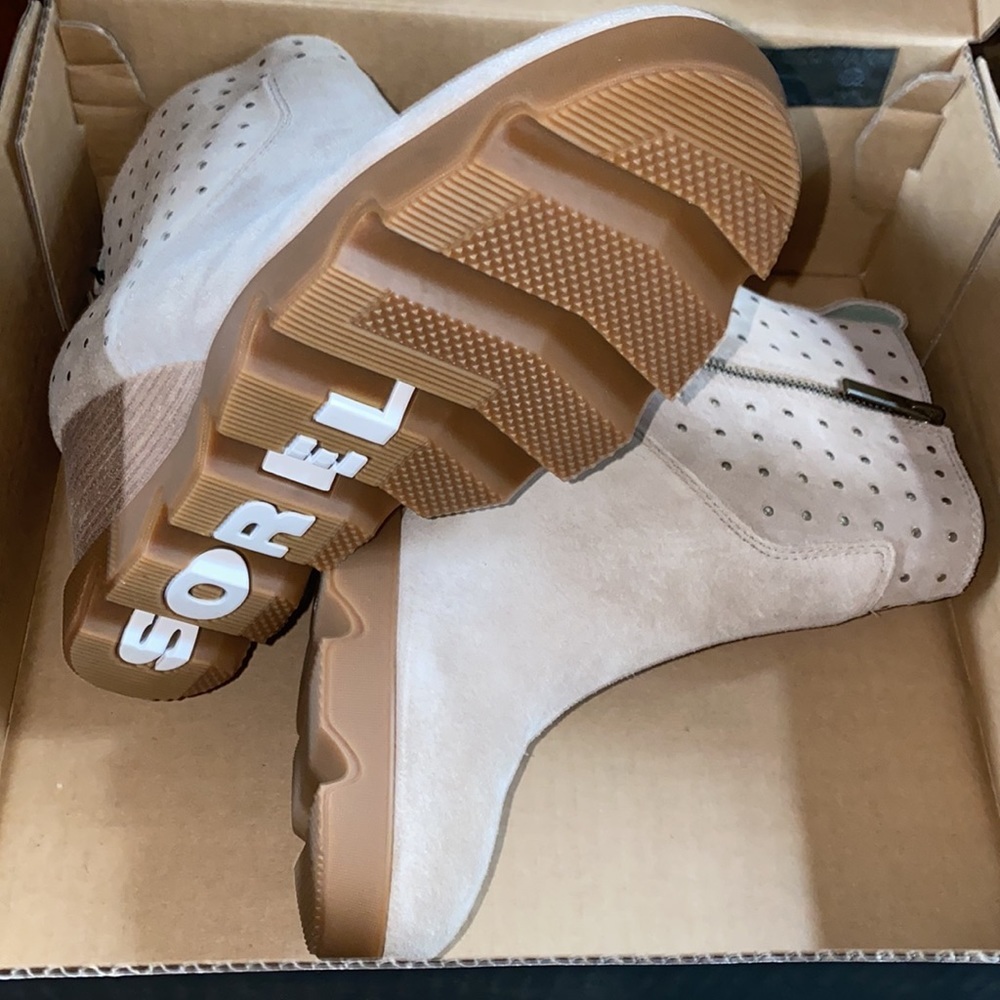 Sorel Joan Uptown bootie stud sandy tan NWT 9 M - Picture 5 of 6